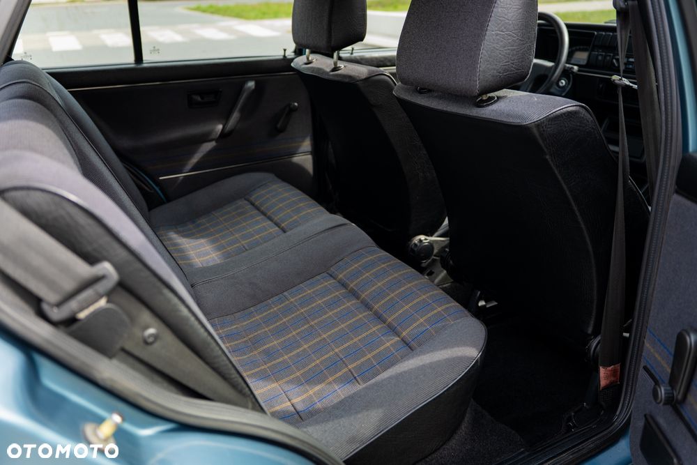 Volkswagen Golf - 26