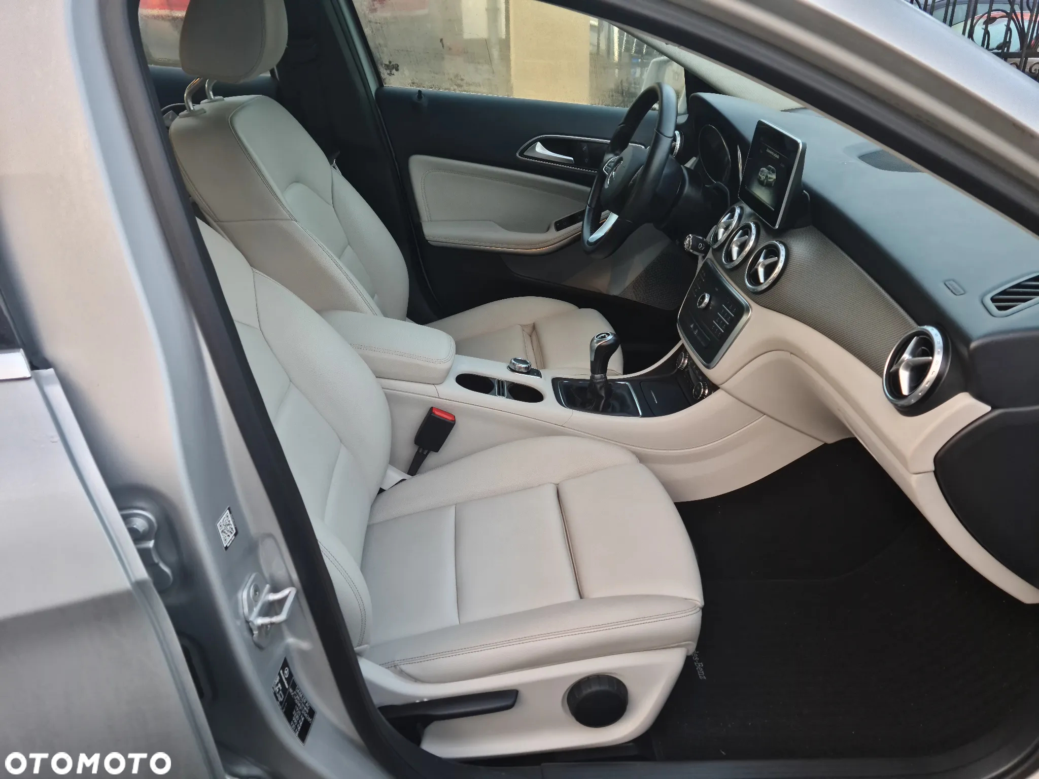 Mercedes-Benz GLA - 37