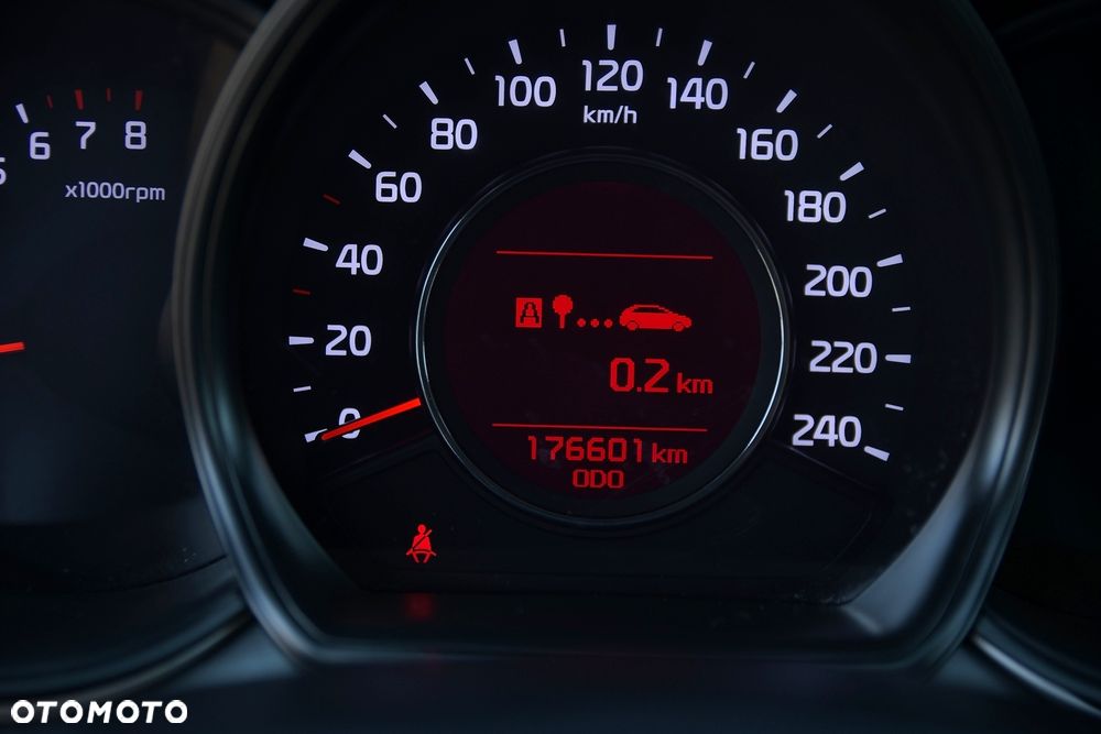 Kia Ceed 1.6 GDI Dream Team Edition - 33