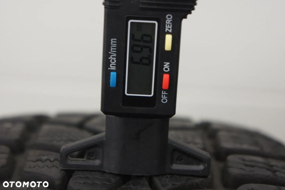 NR 303 Koła Zimowe VWMultivan  215/60/17C Dunlop Bieżnik ok 7mm - 7