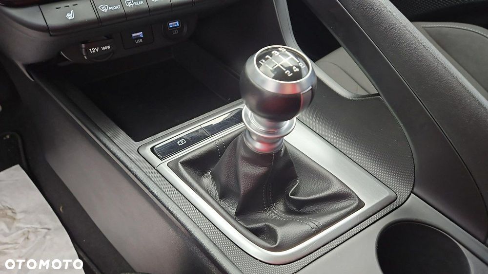 Hyundai Elantra 1.6 Smart - 18