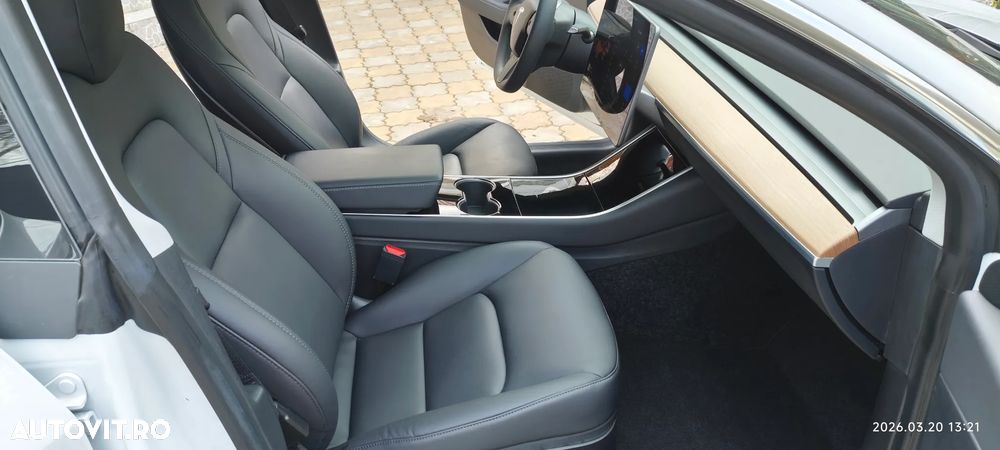 Tesla Model 3 - 11