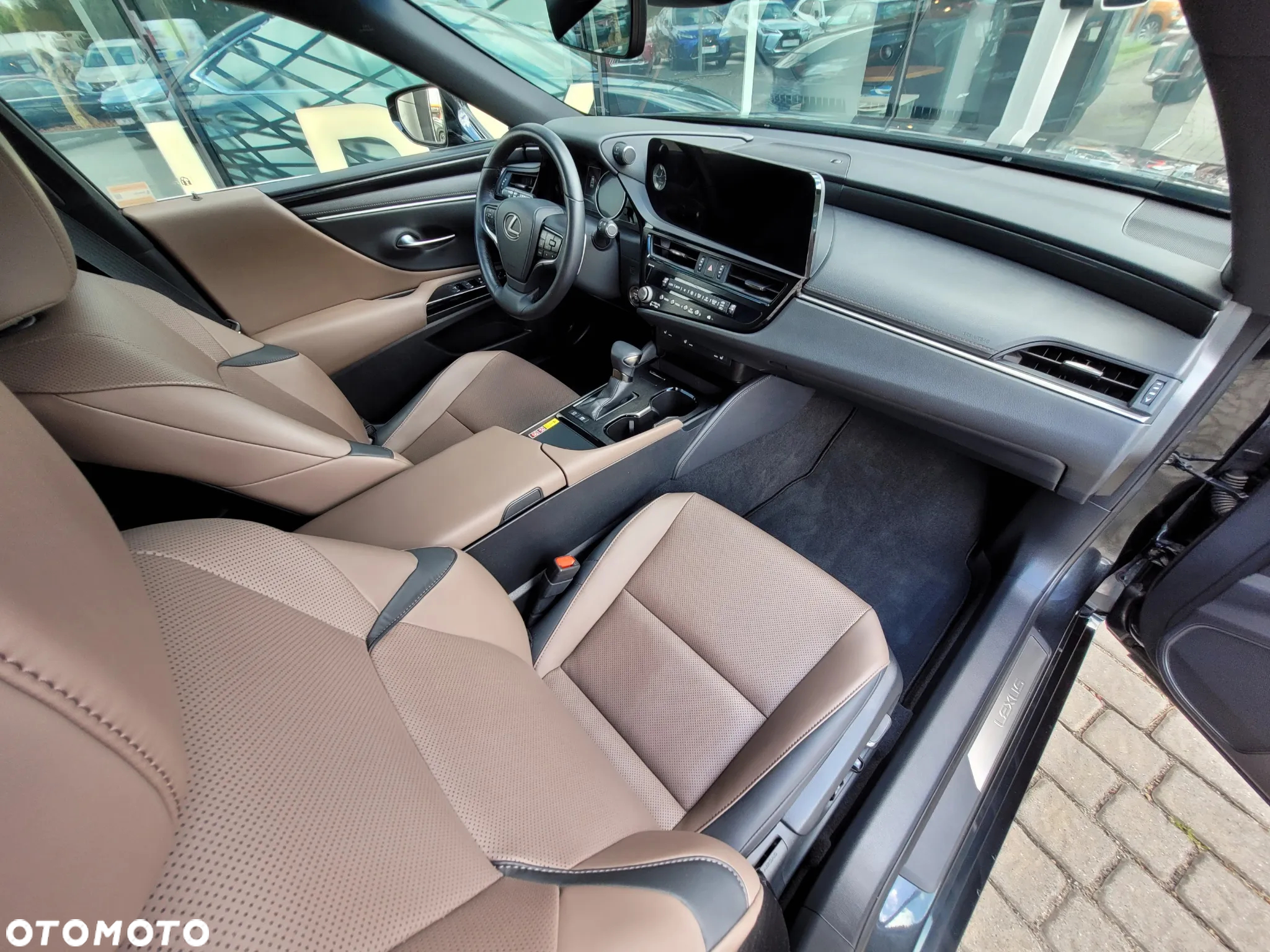 Lexus ES ver-300h-f-sport-design - 4