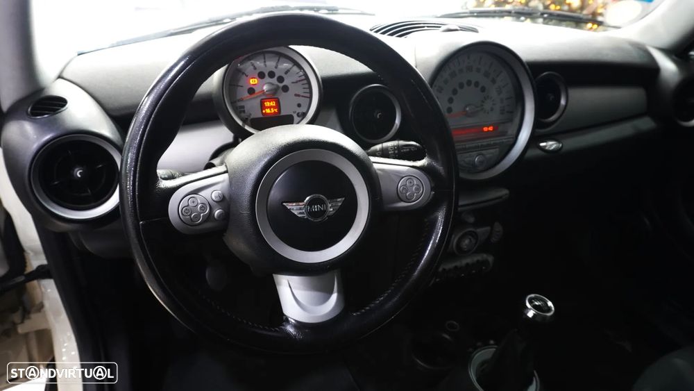 MINI 3 Portas One - 23