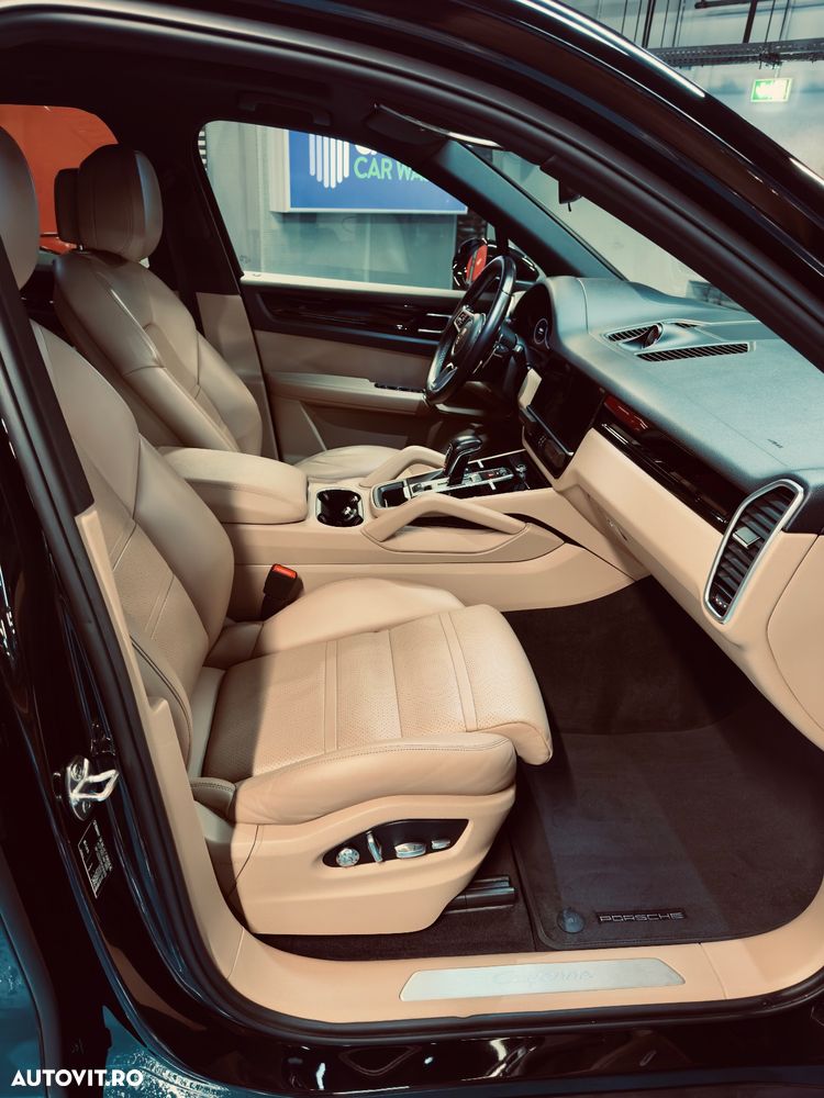 Porsche Cayenne - 23