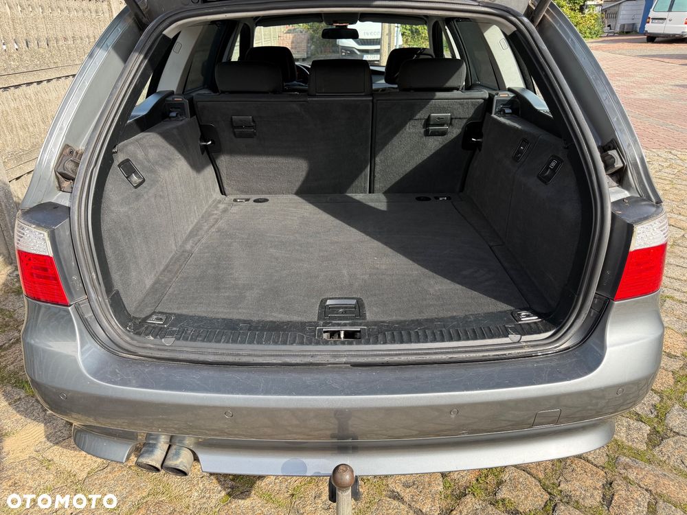BMW Seria 5 525d - 27