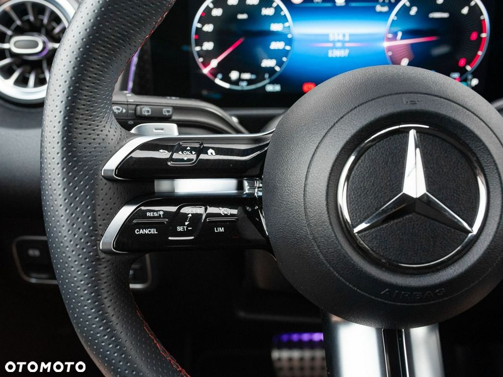 Mercedes-Benz GLB 200 d 4-Matic AMG Line 8G-DCT - 14