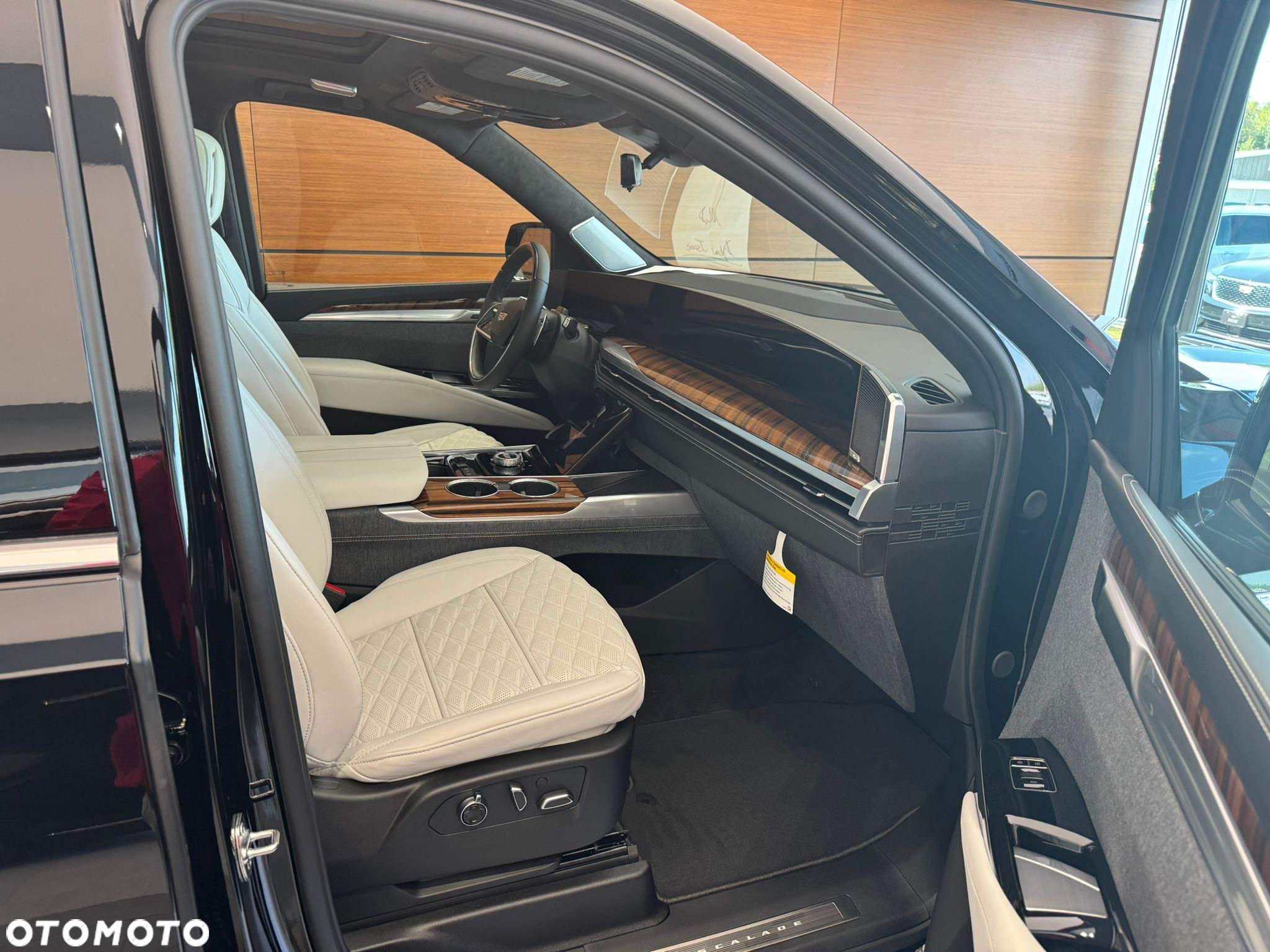 Cadillac Escalade - 6