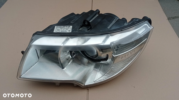 Lampa lewa Bi Xenon Skrętny Skoda Superb II 2 przed Lift Europa