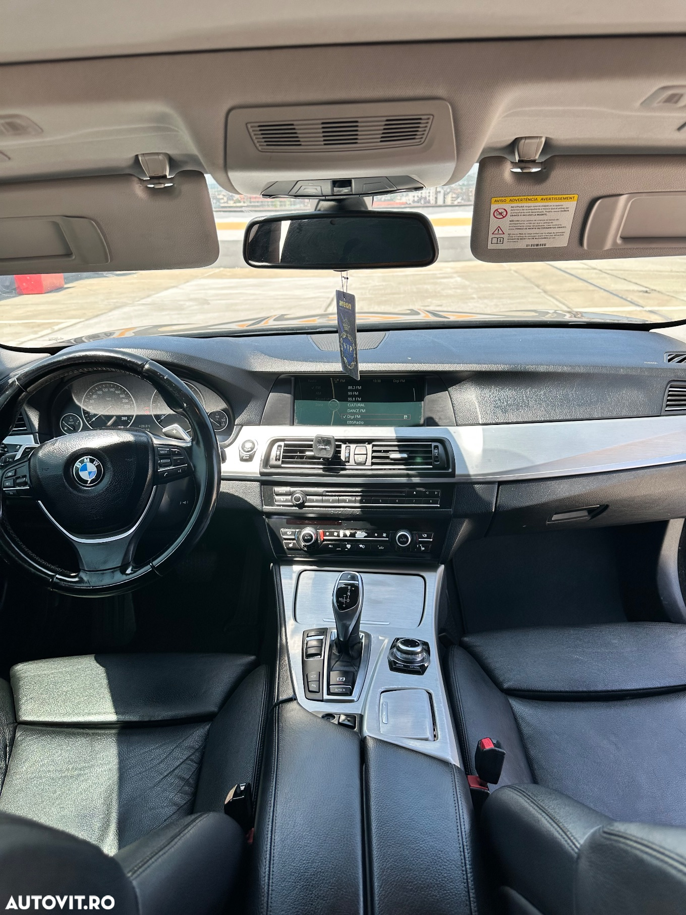 BMW Seria 5 525d xDrive - 11