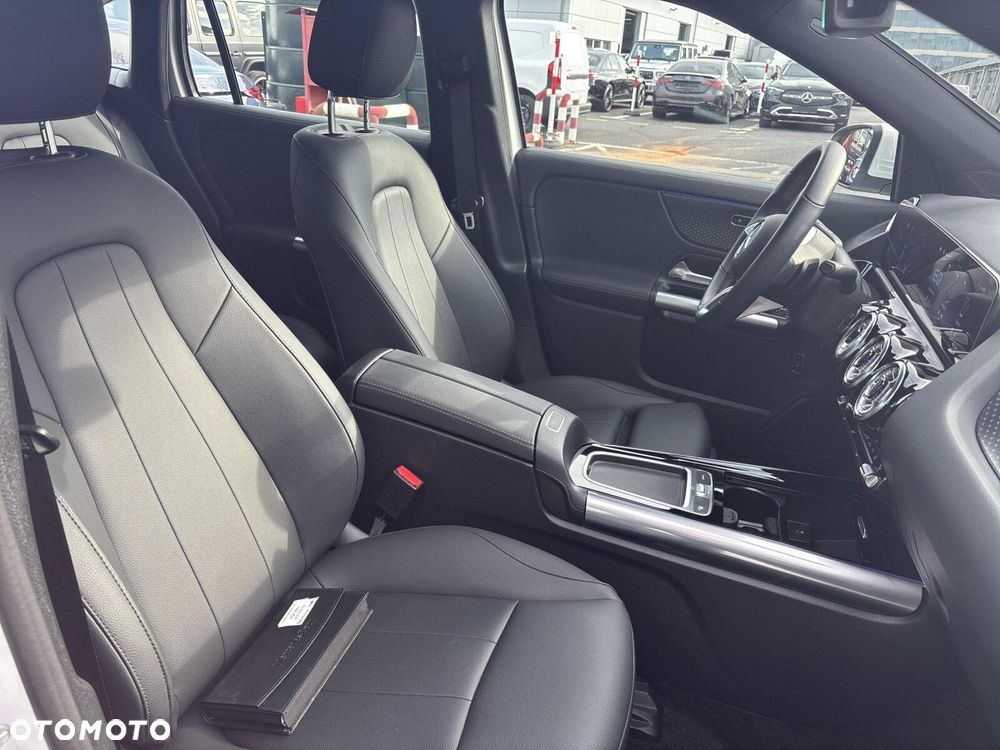 Mercedes-Benz EQA - 18