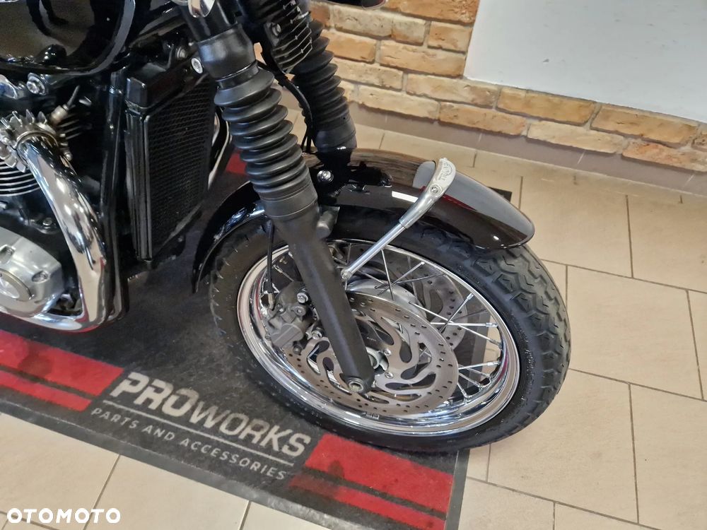 Triumph Bonneville - 22