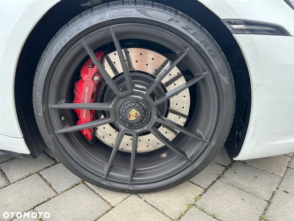 Porsche 911 Carrera 4S - 11