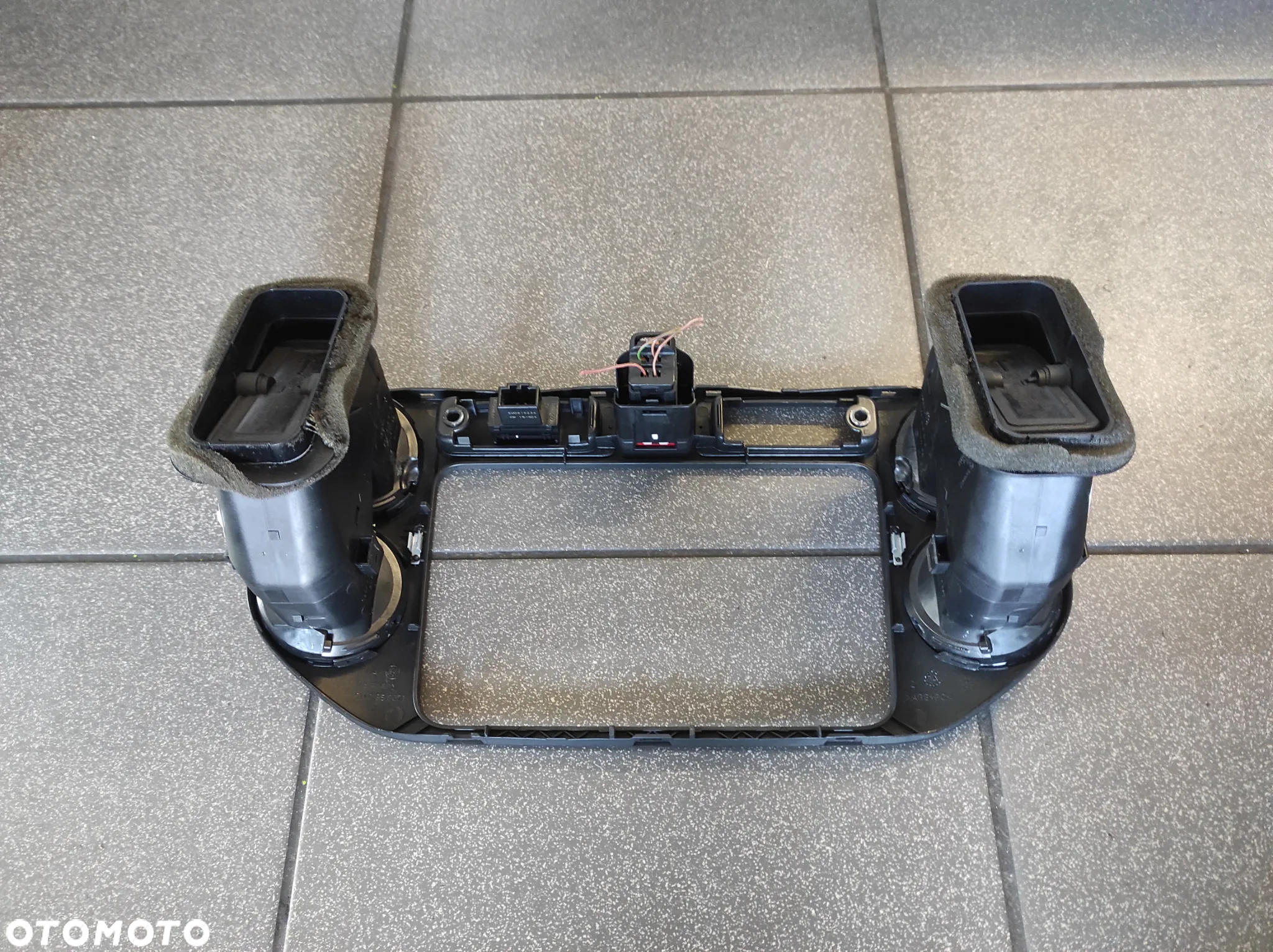 KRATKI KRATKA NAWIEWU RAMKA OBRAMOWANIE RADIA VW GOLF 5 PLUS 5M0858071J WYSYŁKA !!!!! - 5