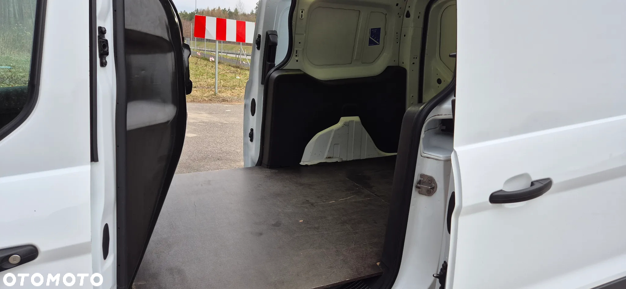 Ford Transit Connect - 13