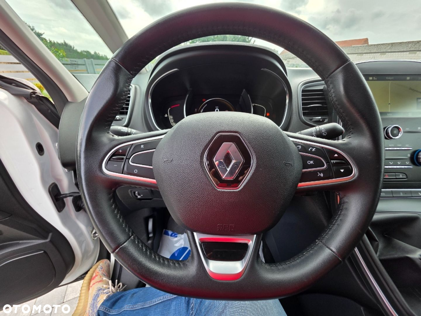 Renault Grand Scenic - 11