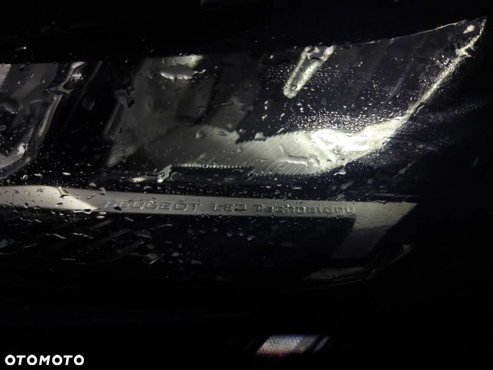 Peugeot 408 1.2 PureTech Allure S&S EAT8 - 17