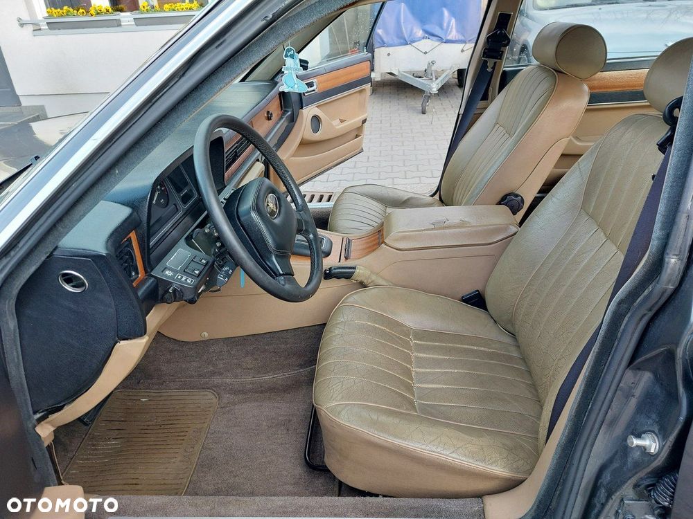Jaguar XJ - 11