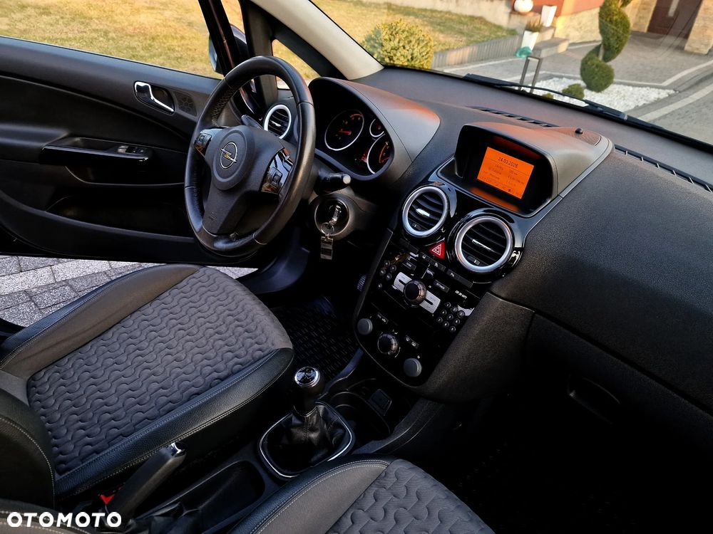 Opel Corsa 1.2 16V Cosmo - 16