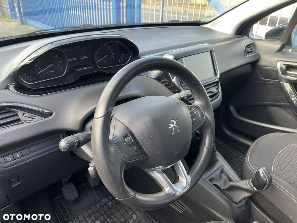 Peugeot 208 - 12