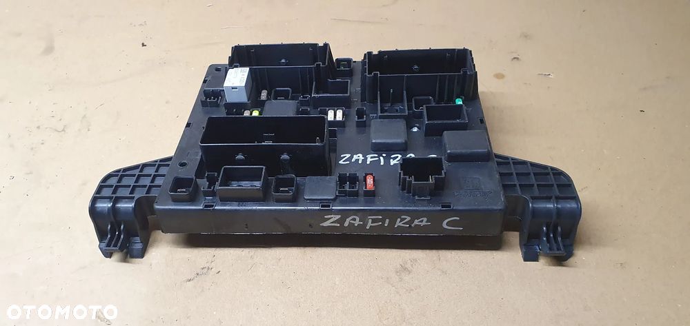 Moduł BSI skrzynka bezpieczników Opel Zafira C 13368651 365927271 - 2