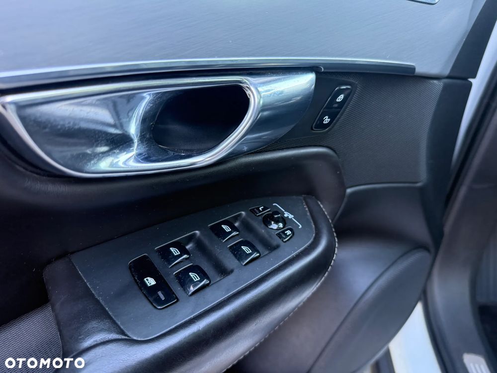 Volvo XC 90 - 22