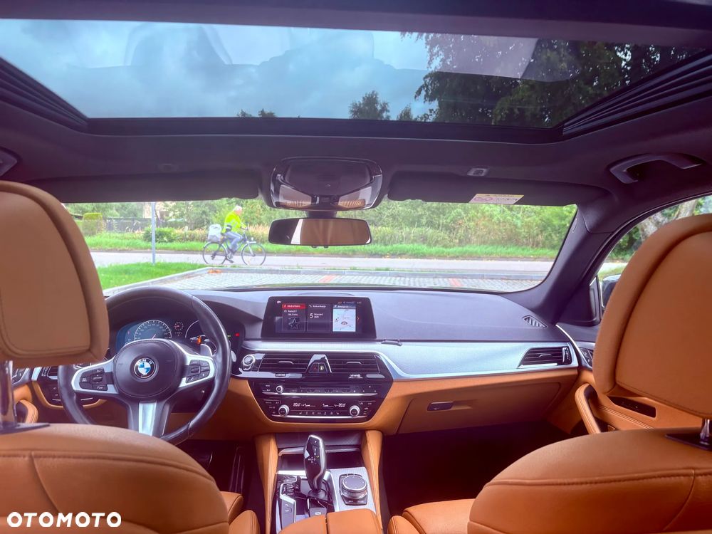 BMW Seria 5 520d M Sport - 8