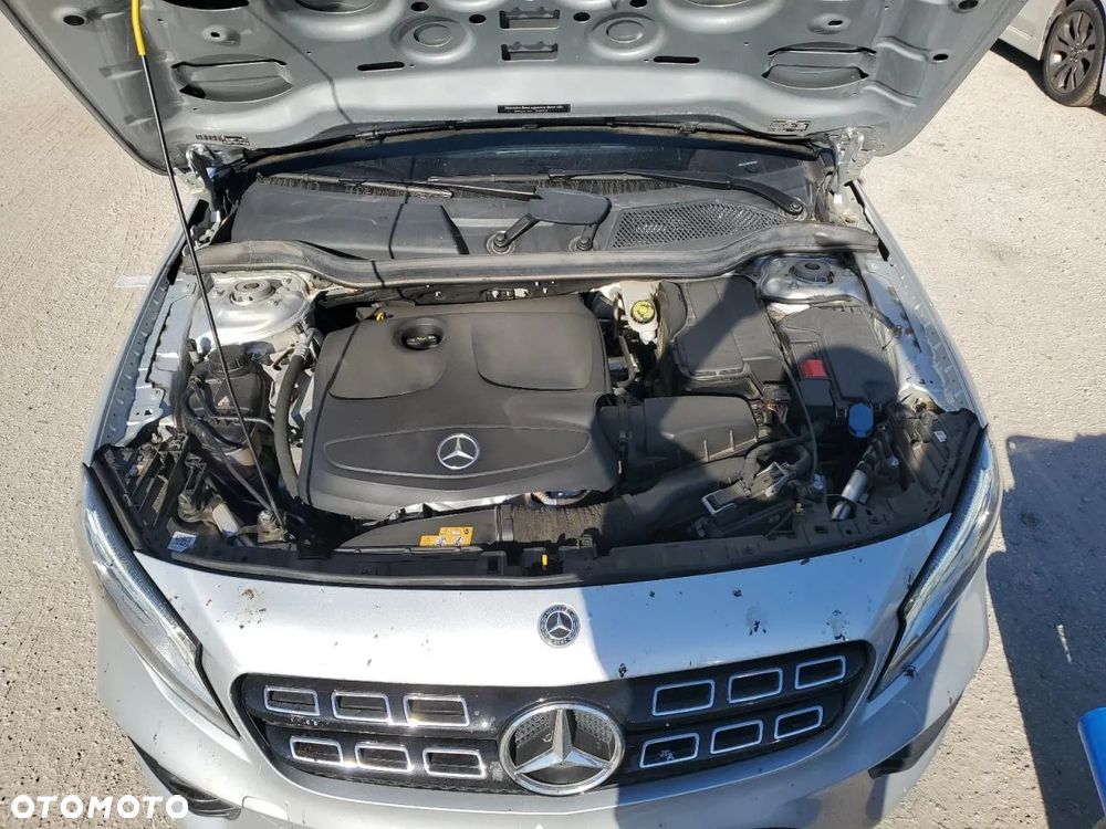 Mercedes-Benz GLA - 11