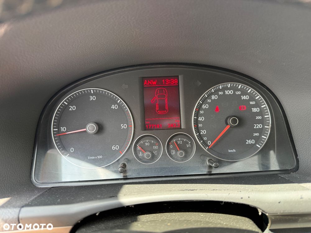 Volkswagen Touran 2.0 TDI Highline - 15