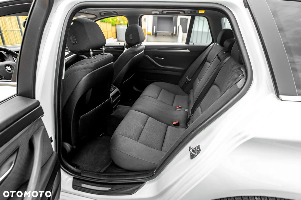 BMW Seria 5 525d Luxury Line - 25