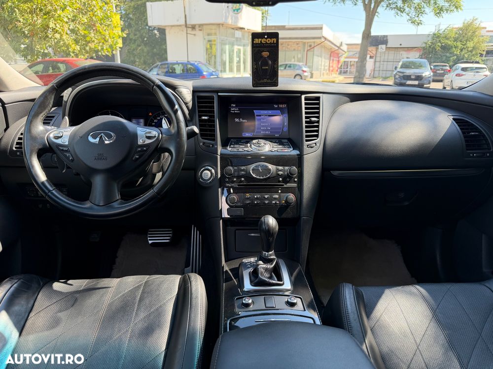 Infiniti Q70 - 6