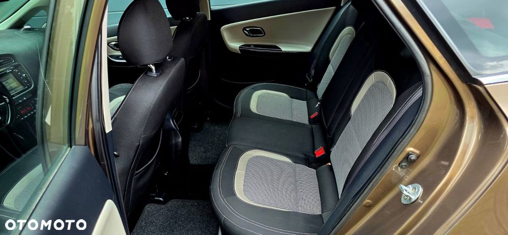 Kia Ceed 1.6 GDI ISG Dream Team Edition - 17