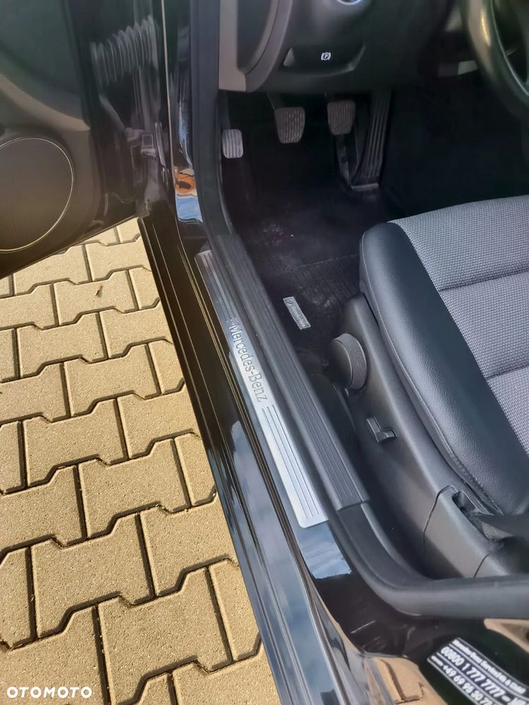 Mercedes-Benz Klasa C 180 CGI BlueEFFICIENCY Avantgarde - 9