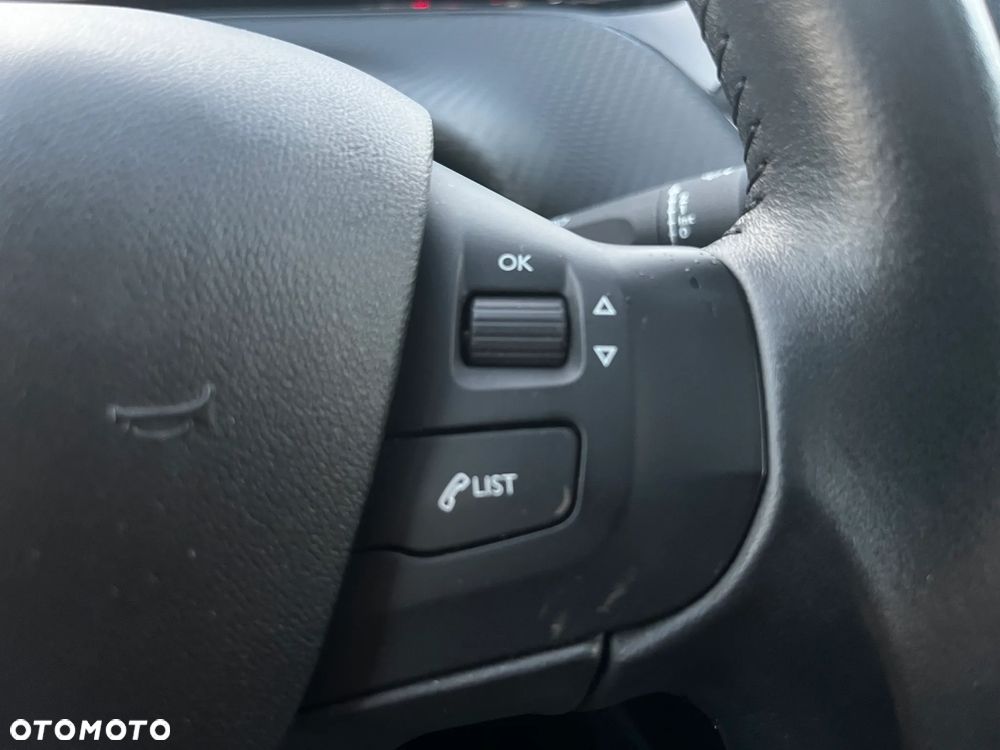 Peugeot 2008 PureTech 82 Allure - 23