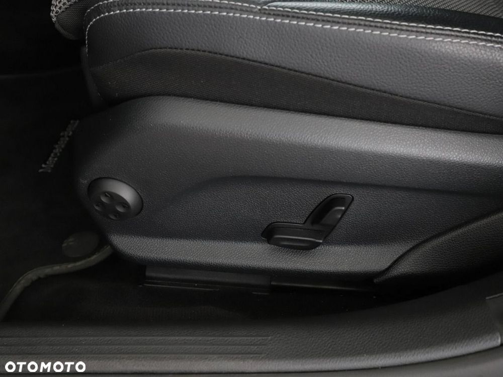 Mercedes-Benz Klasa C 200 4Matic 9G-TRONIC Avantgarde - 40