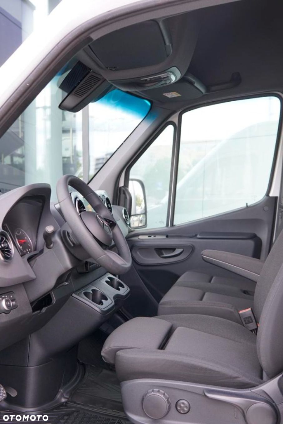Mercedes-Benz Sprinter - 12