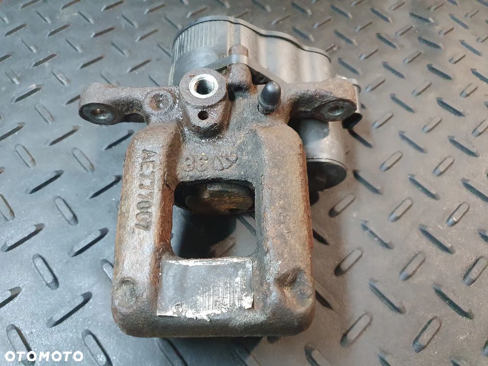 ZACISK PRAWY TYŁ OPEL GRANDLAND SUV - 1