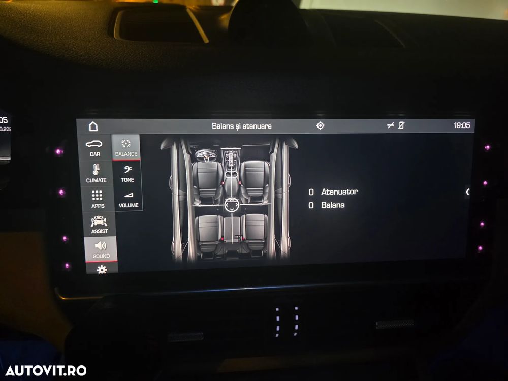 Porsche Cayenne - 26