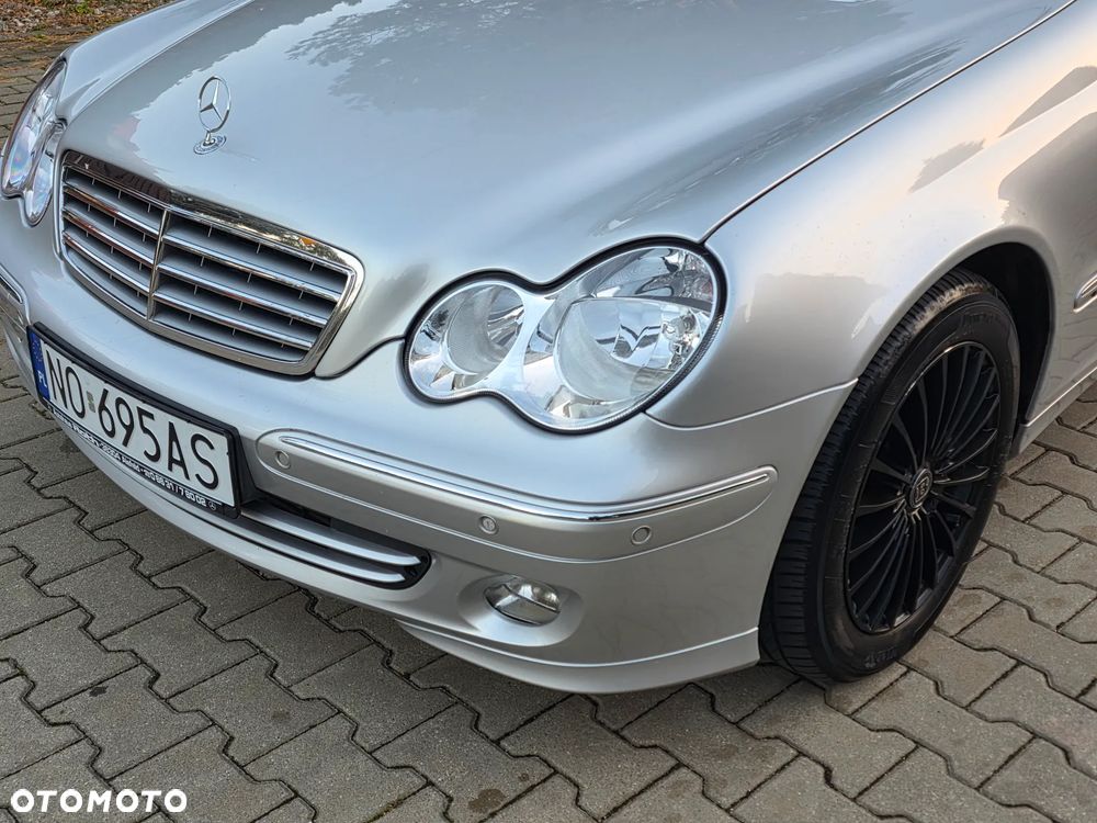 Mercedes-Benz C-Class 2004 photo 4