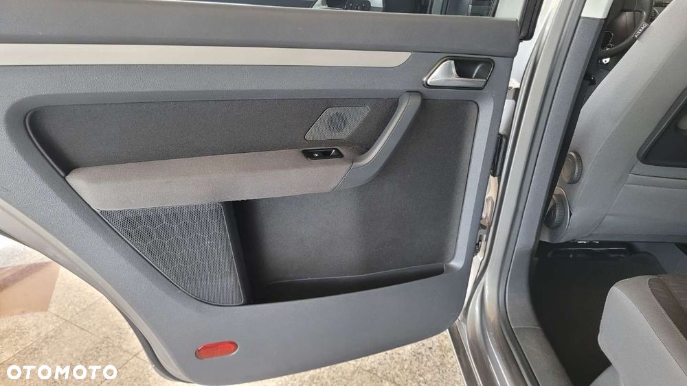 Volkswagen Touran - 18