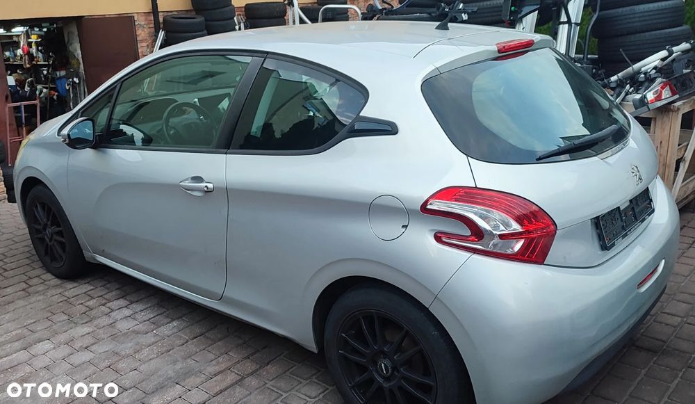 Peugeot 208 - 10
