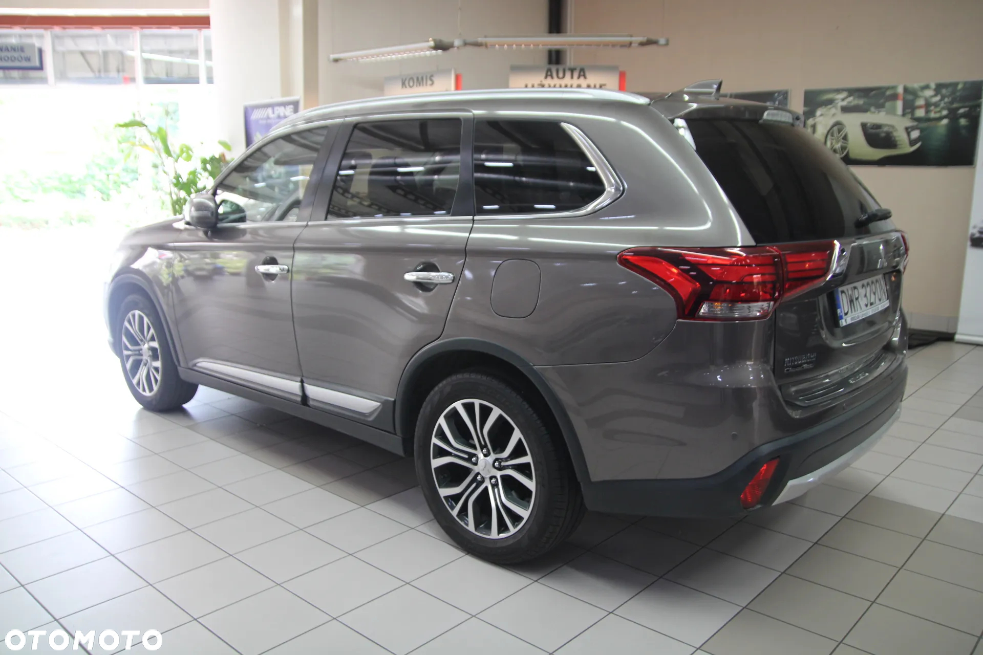 Mitsubishi Outlander 2.0 Intense + Navi 4WD CVT - 8
