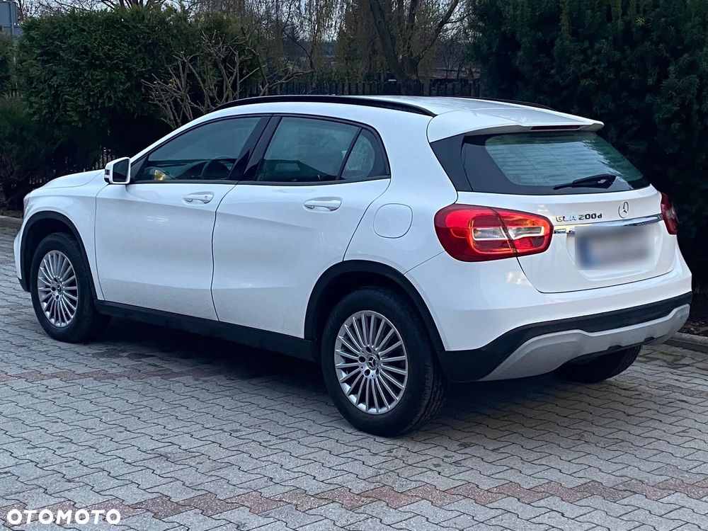 Mercedes-Benz GLA 200 d 7G-DCT - 3