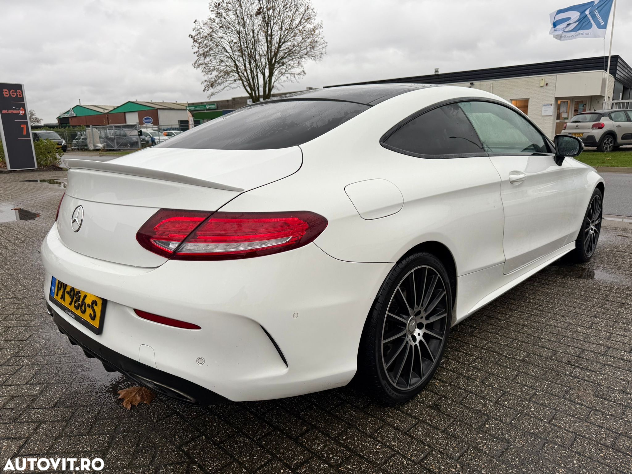 Mercedes-Benz C 200 Coupe 4Matic 9G-TRONIC AMG Line - 3