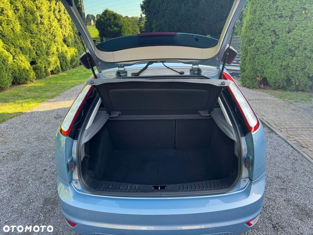 Ford Focus 1.8 Ghia - 19