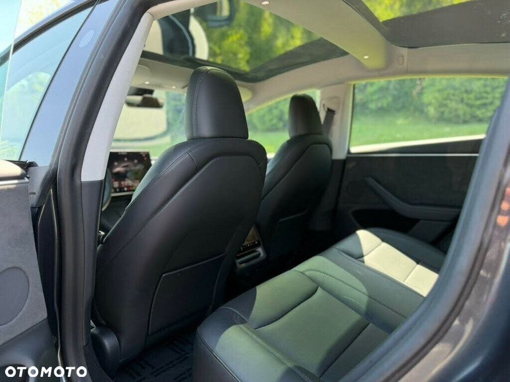 Tesla Model 3 - 12
