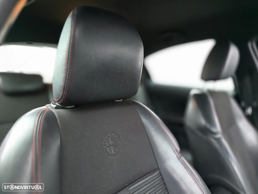 Alfa Romeo Giulietta 1.6 JTDM Distinctive - 19