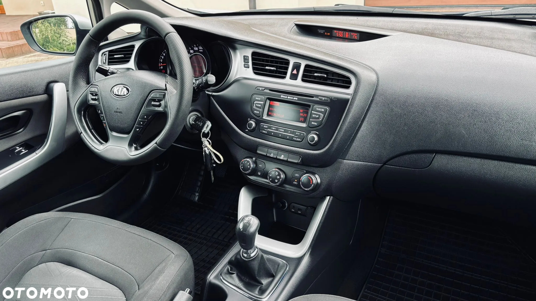 Kia Ceed - 38