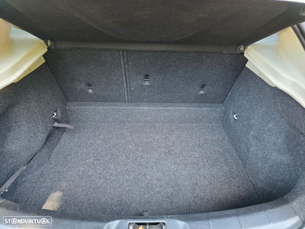 Volvo V40 1.6 D2 Momentum - 22