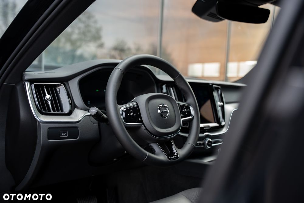 Volvo XC 60 B5 B AWD Ultimate Dark - 23